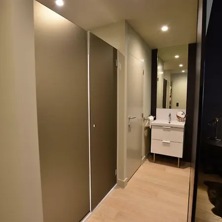 아파트 Luxurious In With Jacuzzi
