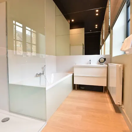 Luxurious In With Jacuzzi 아파트 니우포르트